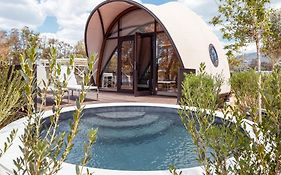 91 Athens Riviera, The Resort